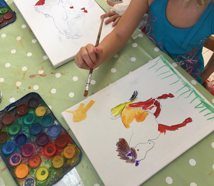 יש מפלצת על הדף